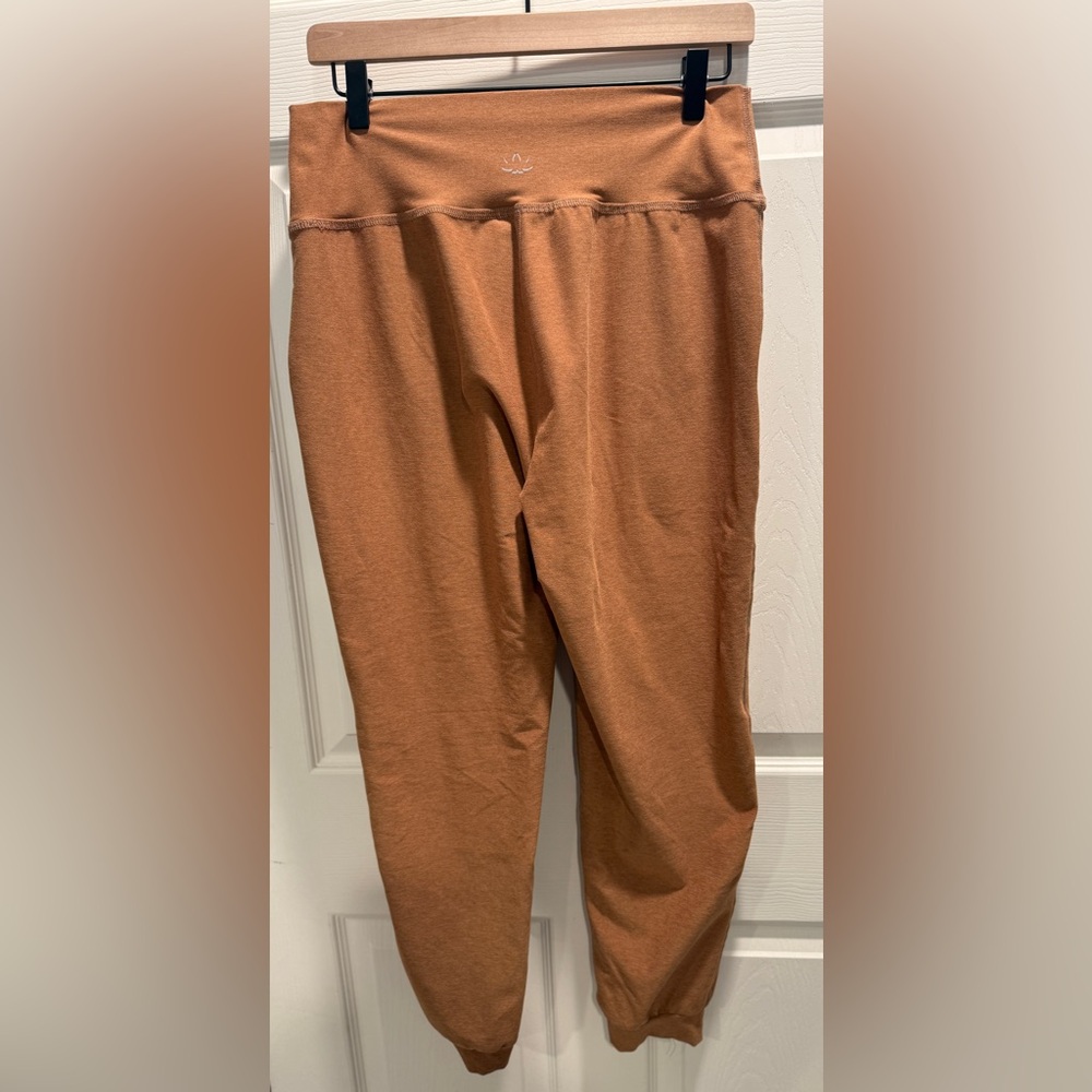 Beyond Yoga Joggers Size Large L Cozy Lounge Sweatpants Brown High Rise - Picture 4 of 7